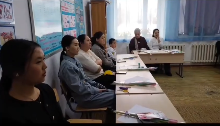 8 наурыз- Халықаралық әйелдер күніне арналған іс-шаралар жоспары аясында "Ананың аялы алақаны" атты 1 сынып оқушыларының аналармен кездесуі ұйымдастырылды